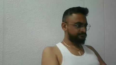 Snapshot of indianlover1433 chatting on September 26, 9:24 am Indian lover online show from September 26, 9:24 am