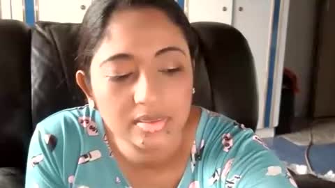 Snapshot of indianplaygal69 chatting on October 10, 5:17 am Indianpalgal69 online show from October 10, 5:17 am