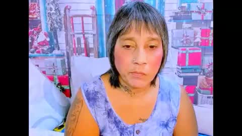 indianroxy27 online show from December 18, 7:47 am