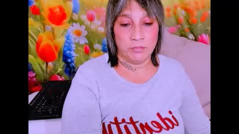 indianroxy27 online show from February 14, 11:23 pm