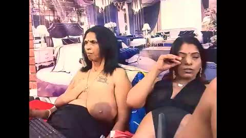 Snapshot of indiansexyass4u2luv chatting on November 27, 9:22 am indiansexyass4u2luv online show from November 27, 9:22 am