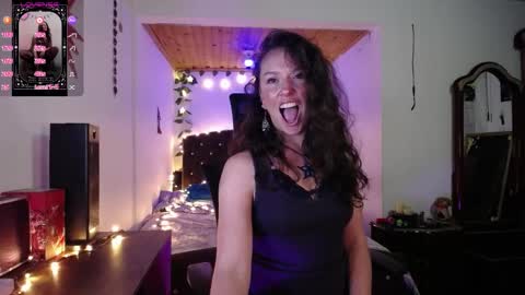Snapshot of indigo_sativa chatting on September 24, 11:41 pm Indigo Wild online show from September 24, 11:41 pm