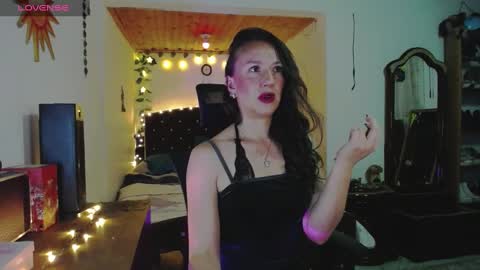 Snapshot of indigo_sativa chatting on October 30, 1:18 am Indigo Wild online show from October 30, 1:18 am