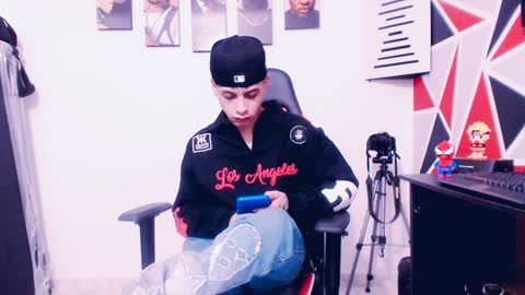 Snapshot of indomitablebeast chatting on December 19, 6:01 am matias online show from December 19, 6:01 am