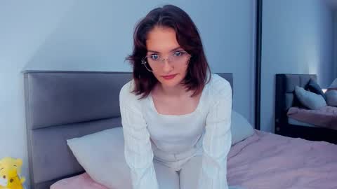 Kira online show from October 30, 4:25 am