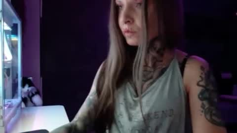 Snapshot of inesdesire chatting on February 3, 10:43 pm InesDesire online show from February 3, 10:43 pm