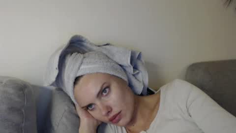 Snapshot of infinitiq45 chatting on December 4, 10:19 pm Sweet girl online show from December 4, 10:19 pm