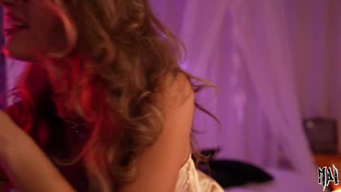 MAL ---  online show from October 30, 8:09 pm