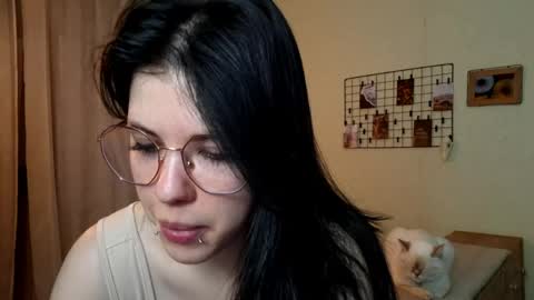 Mia online show from April 15, 1:40 pm