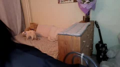 Mia online show from April 19, 6:10 pm