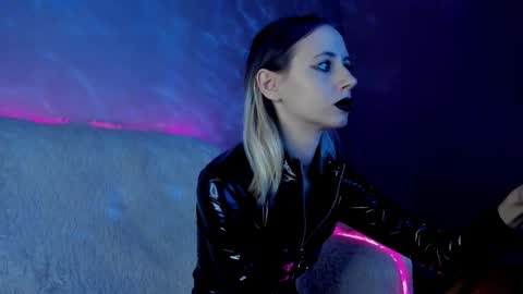 Snapshot of inner_light___ chatting on February 8, 6:12 pm Venera online show from February 8, 6:12 pm