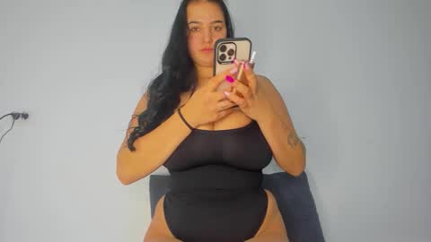 Snapshot of innocent__student18 chatting on October 25, 9:53 pm ALESSIA online show from October 25, 9:53 pm