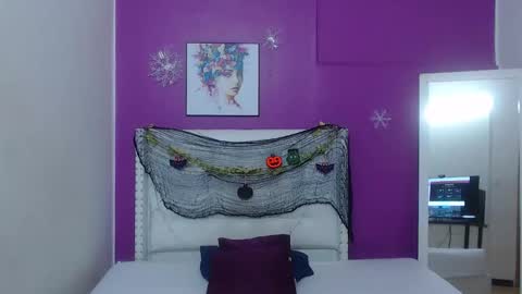 innocent_sexybaby online show from October 31, 9:27 pm