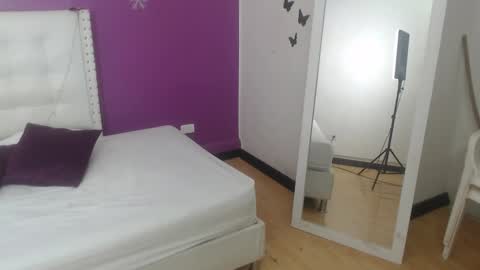 innocent_sexybaby online show from November 18, 3:45 am