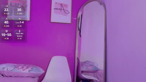 innocenthazel online show from November 24, 1:00 pm