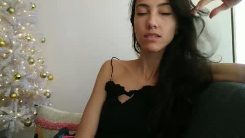 Laroa online show from December 15, 5:10 pm