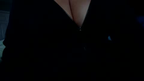 Snapshot of insatiablecpl333 chatting on January 22, 1:32 pm InsatiableCpl333 online show from January 22, 1:32 pm