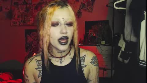 Snapshot of insunnity666 chatting on November 18, 4:22 pm Insunnity666 online show from November 18, 4:22 pm