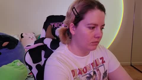 Snapshot of internetfairy_xo chatting on December 14, 7:57 pm Faye online show from December 14, 7:57 pm