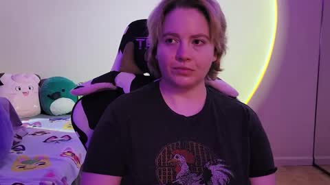 Snapshot of internetfairy_xo chatting on December 22, 8:58 pm Faye online show from December 22, 8:58 pm