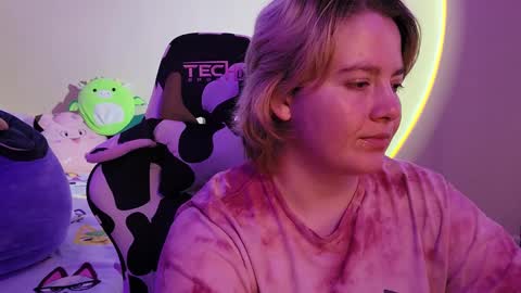 Snapshot of internetfairy_xo chatting on December 29, 6:16 pm Faye online show from December 29, 6:16 pm