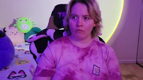 Snapshot of internetfairy_xo chatting on December 29, 9:30 pm Faye online show from December 29, 9:30 pm