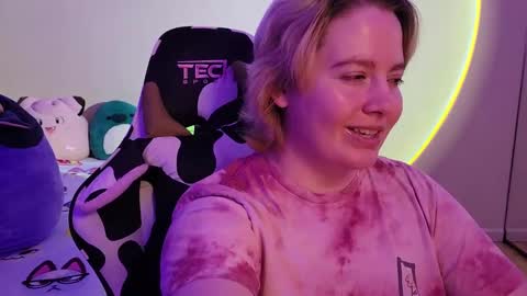 Snapshot of internetfairy_xo chatting on January 1, 5:33 am Faye online show from January 1, 5:33 am