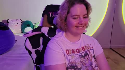 Snapshot of internetfairy_xo chatting on January 18, 9:34 am Faye online show from January 18, 9:34 am