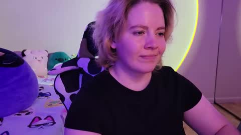 Snapshot of internetfairy_xo chatting on January 20, 1:11 pm Faye online show from January 20, 1:11 pm