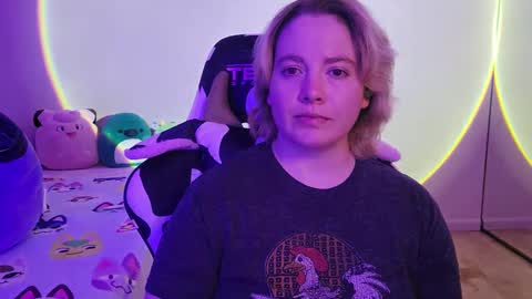 Snapshot of internetfairy_xo chatting on January 29, 9:23 am Faye online show from January 29, 9:23 am