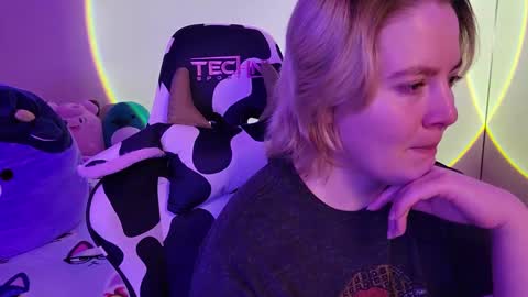 Snapshot of internetfairy_xo chatting on January 29, 7:32 pm Faye online show from January 29, 7:32 pm