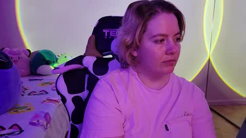 Snapshot of internetfairy_xo chatting on January 31, 6:24 am Faye online show from January 31, 6:24 am