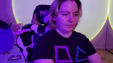 Snapshot of internetfairy_xo chatting on February 2, 3:54 am Faye online show from February 2, 3:54 am