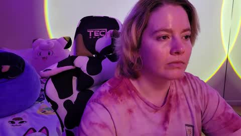 Snapshot of internetfairy_xo chatting on February 11, 11:43 am Faye online show from February 11, 11:43 am