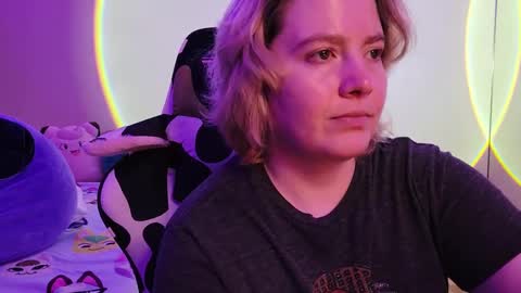 Snapshot of internetfairy_xo chatting on February 14, 7:07 am Faye online show from February 14, 7:07 am