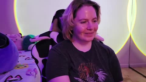 Snapshot of internetfairy_xo chatting on February 14, 10:17 am Faye online show from February 14, 10:17 am