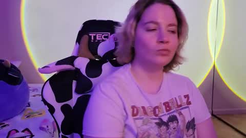 Snapshot of internetfairy_xo chatting on February 21, 8:51 am Faye online show from February 21, 8:51 am