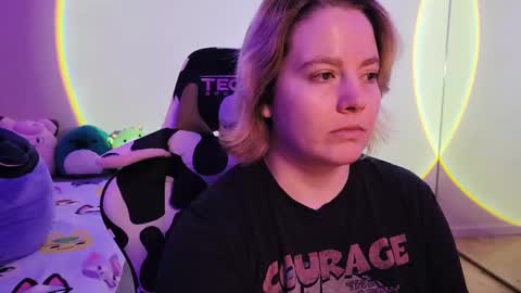 Snapshot of internetfairy_xo chatting on February 23, 11:22 am Faye online show from February 23, 11:22 am