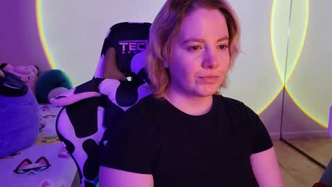 Snapshot of internetfairy_xo chatting on February 24, 6:27 am Faye online show from February 24, 6:27 am