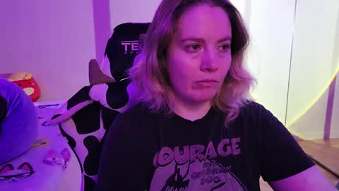 Snapshot of internetfairy_xo chatting on October 19, 1:39 am Faye online show from October 19, 1:39 am