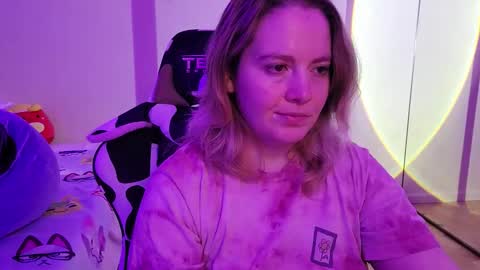 Snapshot of internetfairy_xo chatting on October 20, 3:40 am Faye online show from October 20, 3:40 am