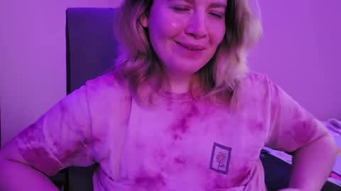 Snapshot of internetfairy_xo chatting on October 22, 2:34 am Faye online show from October 22, 2:34 am