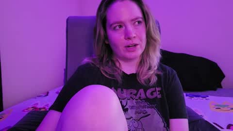 Snapshot of internetfairy_xo chatting on November 4, 7:18 am Faye online show from November 4, 7:18 am