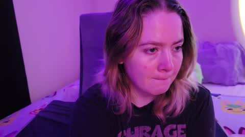 Snapshot of internetfairy_xo chatting on November 22, 5:39 am Faye online show from November 22, 5:39 am