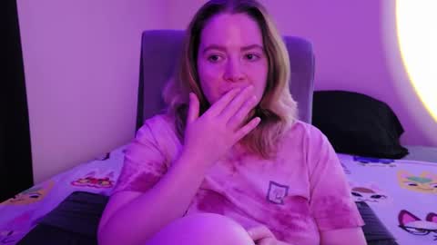 Snapshot of internetfairy_xo chatting on November 27, 3:41 am Faye online show from November 27, 3:41 am