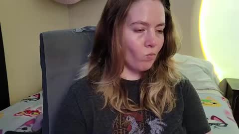 Snapshot of internetfairy_xo chatting on May 3, 5:57 am Faye online show from May 3, 5:57 am