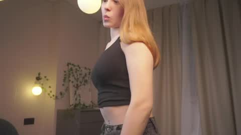 Avie online show from June 6, 6:45 pm