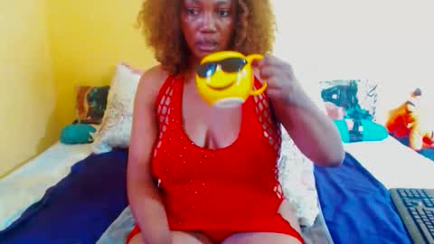 Snapshot of intimacysexy chatting on November 3, 5:20 am boniswa caroline online show from November 3, 5:20 am