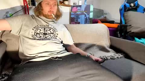 Snapshot of ipipo42o chatting on March 11, 10:09 pm DrownMentally online show from March 11, 10:09 pm