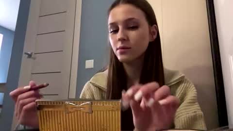 Snapshot of iraidamoos chatting on December 19, 9:49 am Dina online show from December 19, 9:49 am